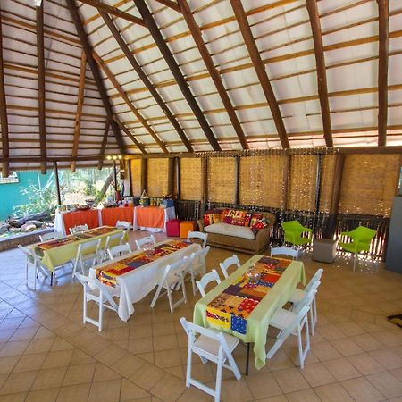 Flatdog Lodge Victoria Falls Exterior photo