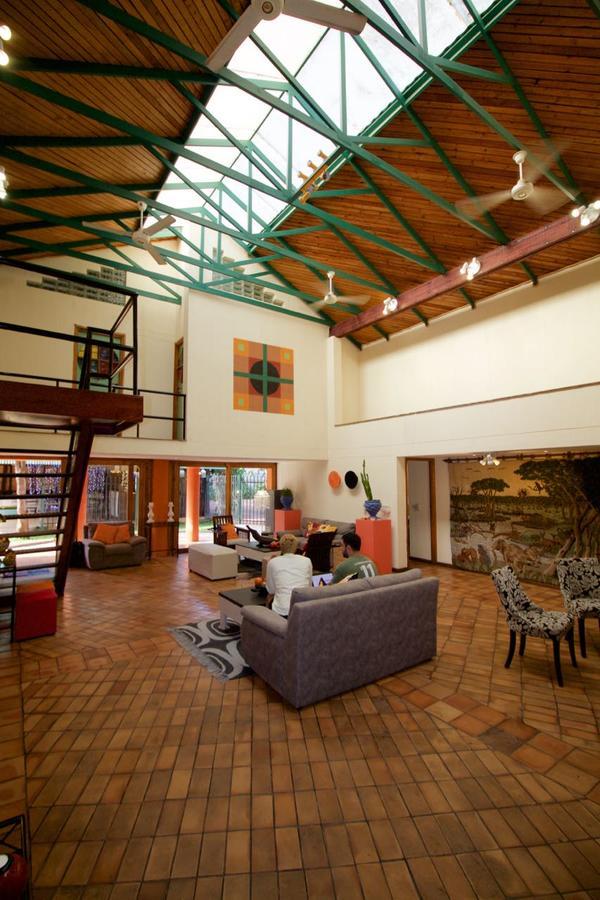 Flatdog Lodge Victoria Falls Exterior photo